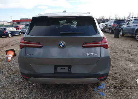 2025 BMW X3 30 xDrive z USA, uszkodzony, nr VIN 5UX53GP01S9033548